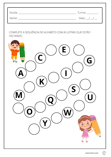 Atividade escolar para completar a sequência do alfabeto com letras faltando.