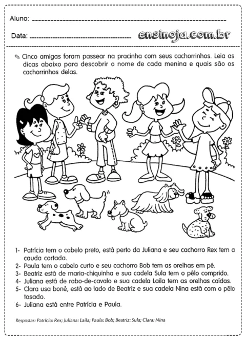 Cinco amigas e seus cachorrinhos na pracinha.