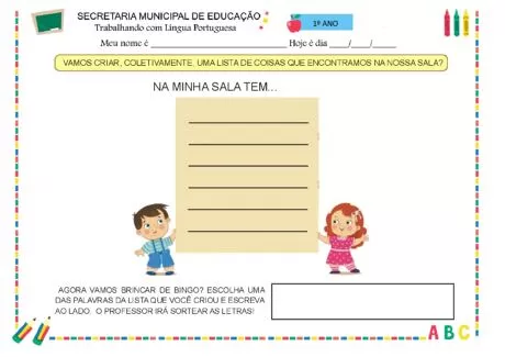 Atividade de lista de objetos na sala de aula com crianças.