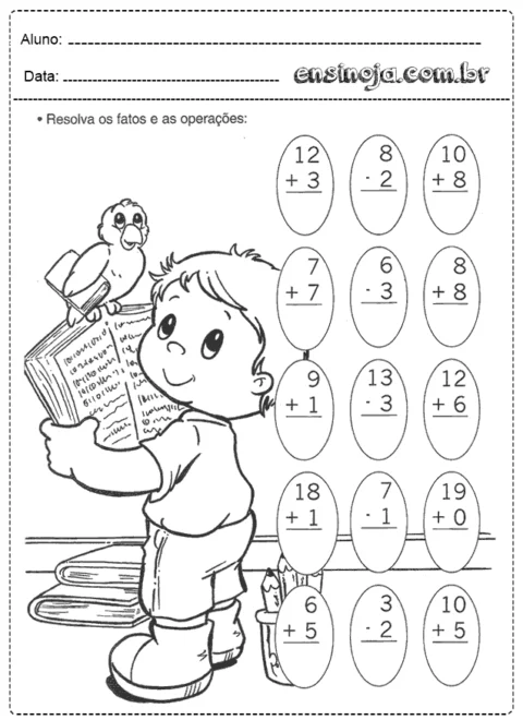 Criança sorridente segurando um livro com um passarinho ao lado, rodeada por operações matemáticas.