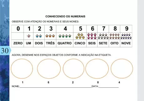 Atividade de reconhecimento de números com ilustrações de bolos.