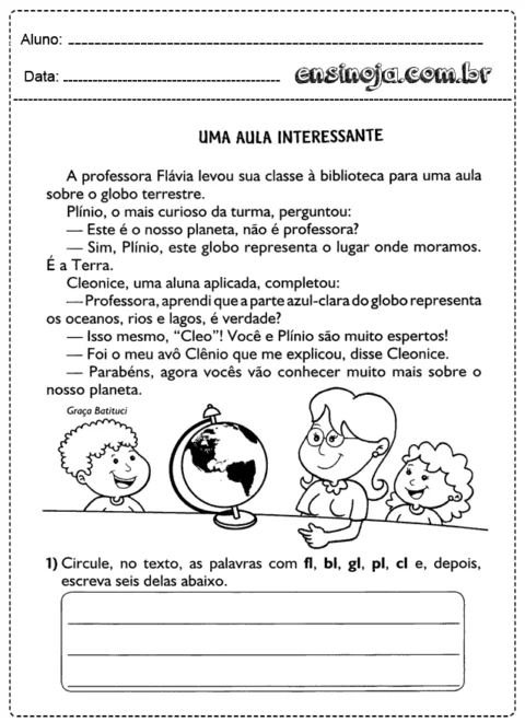 Uma aula sobre o globo terrestre com alunos e professora.